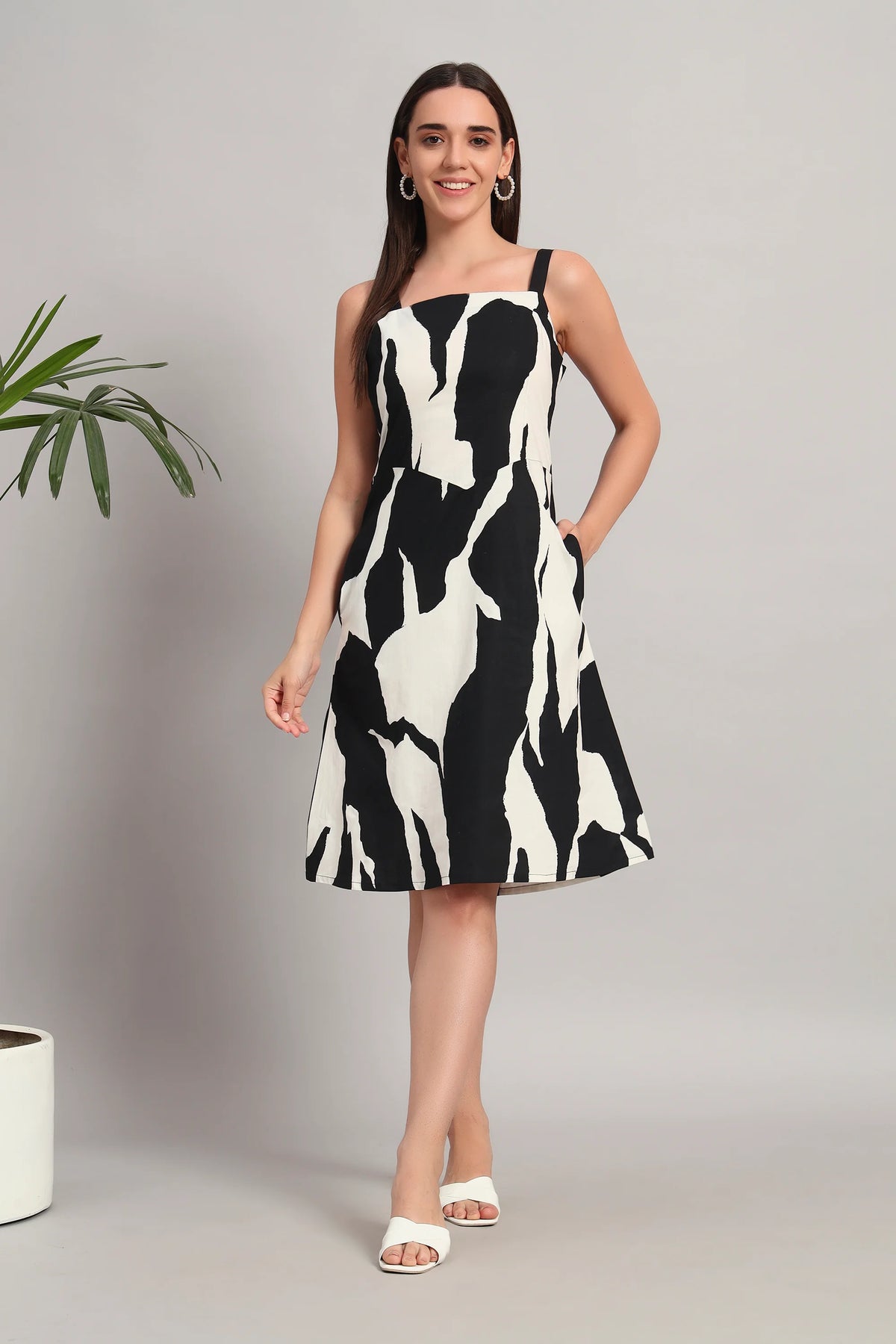 Quiet Contrast Midi Dress
