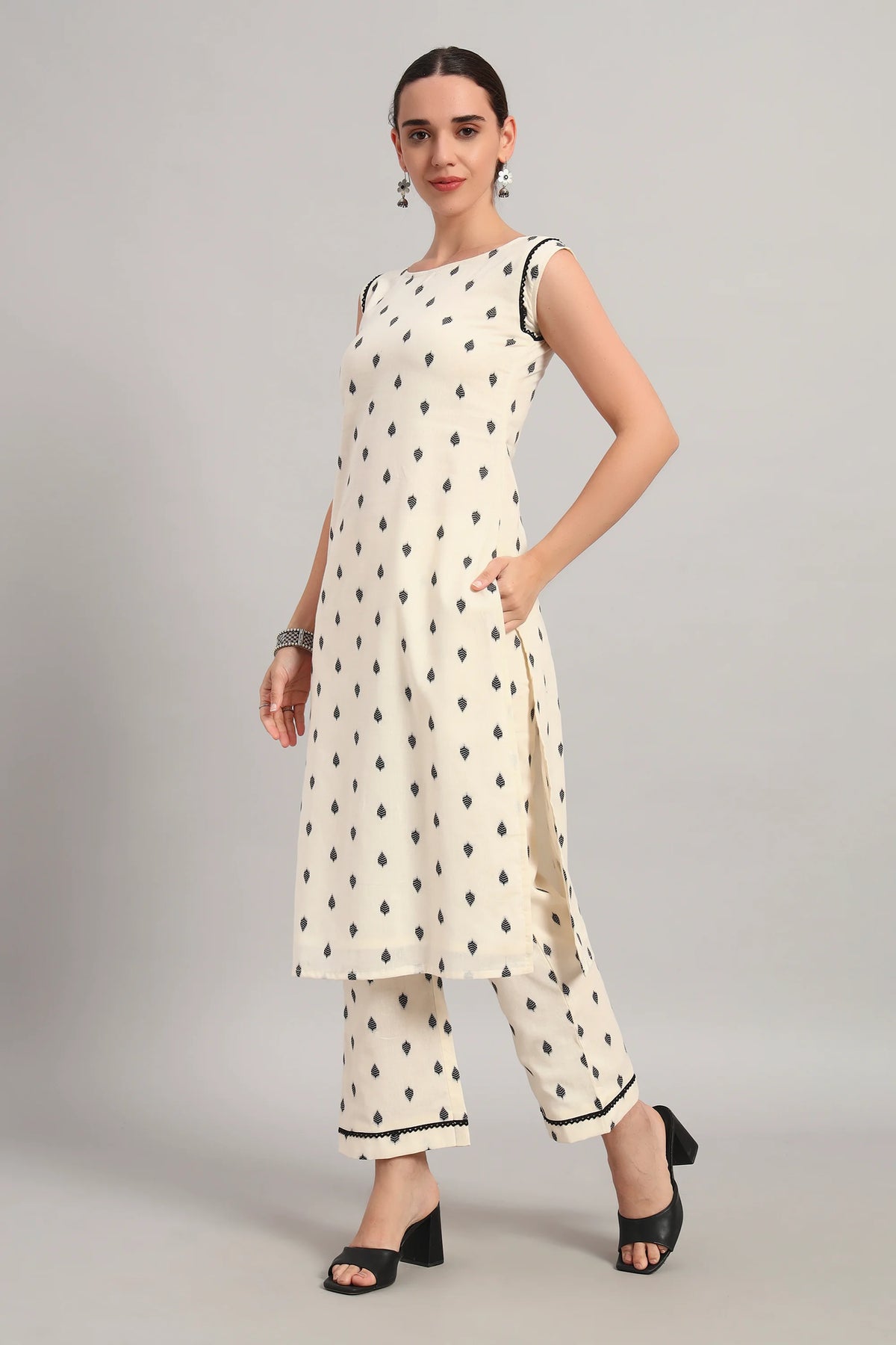 Subah Se Shaam Kurta Set, Beige Black Leafs
