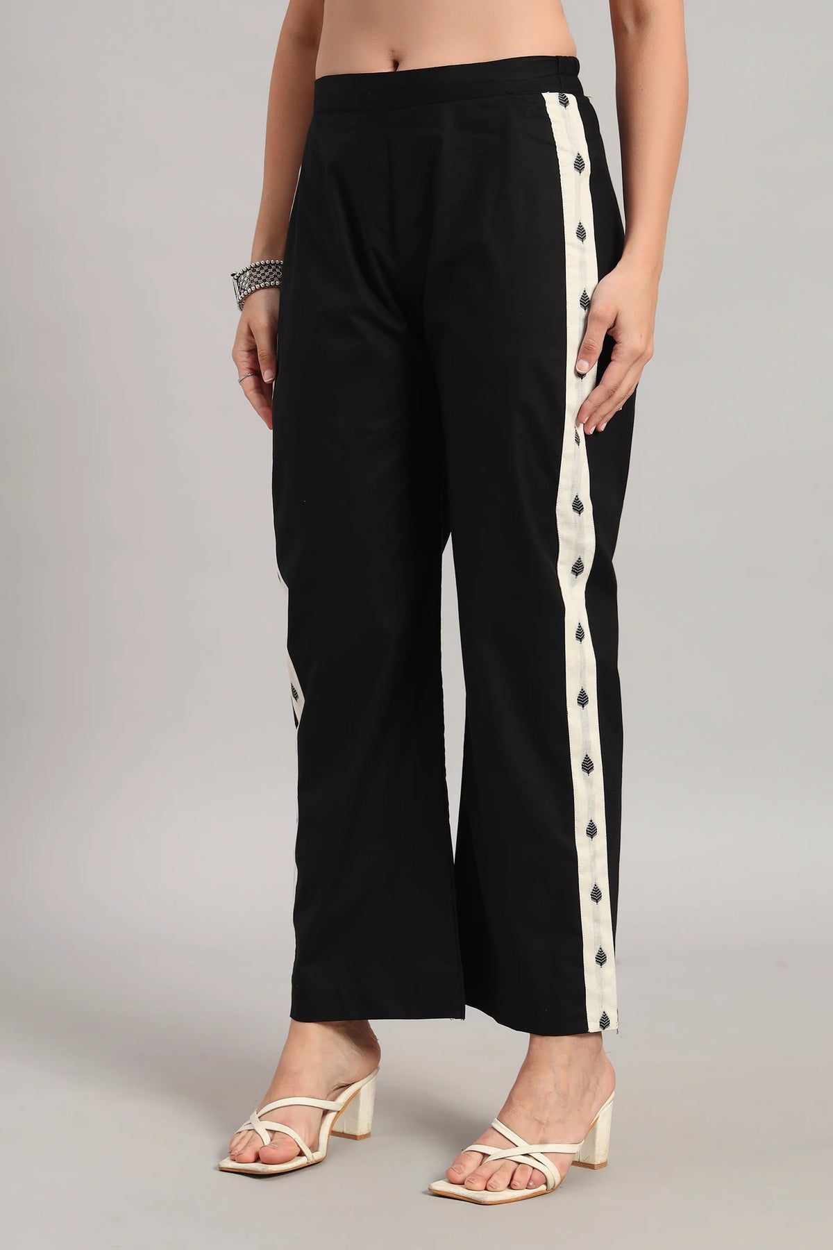 Everyday Adaa, Black